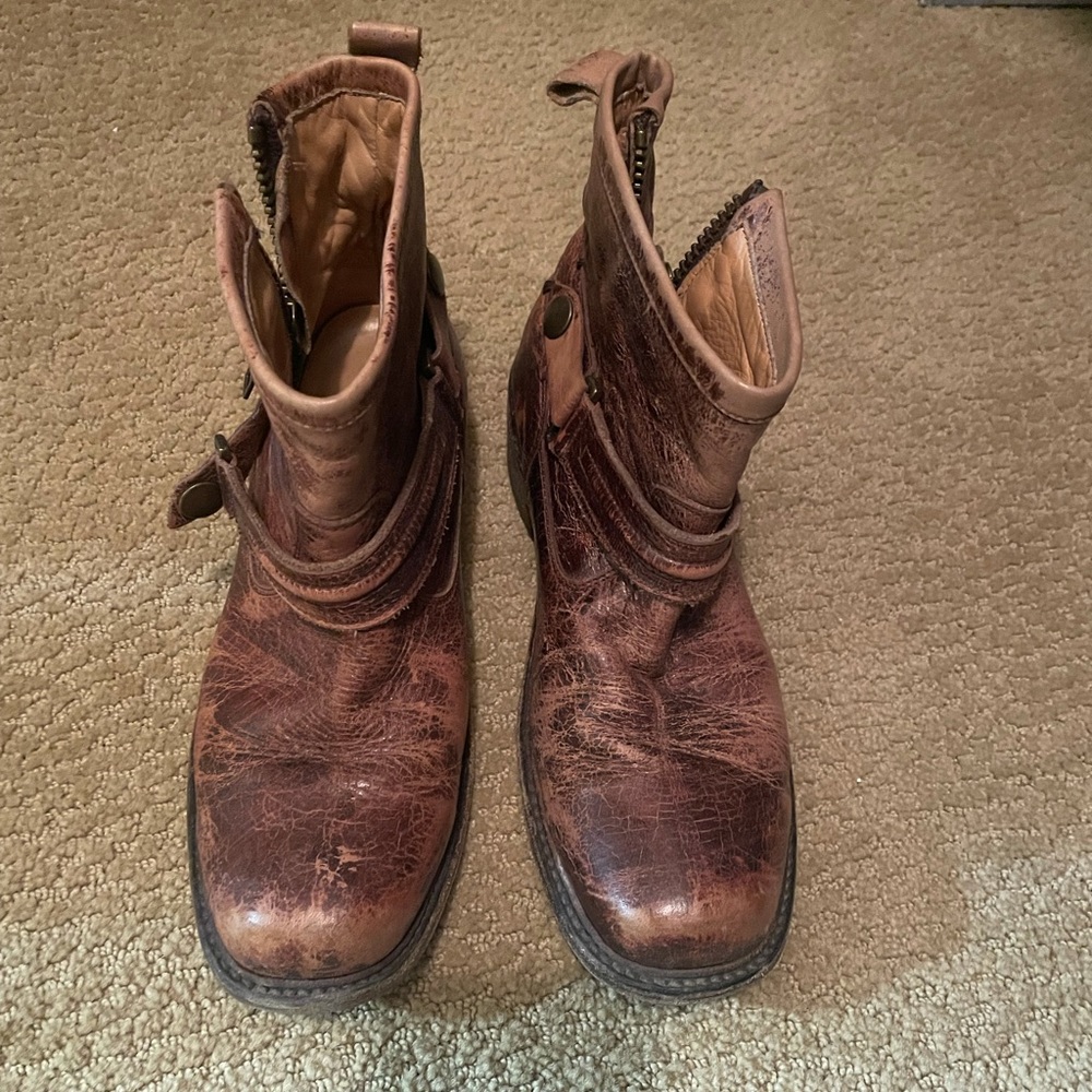 Women’s genuine leather Bed Stu size 7 boots